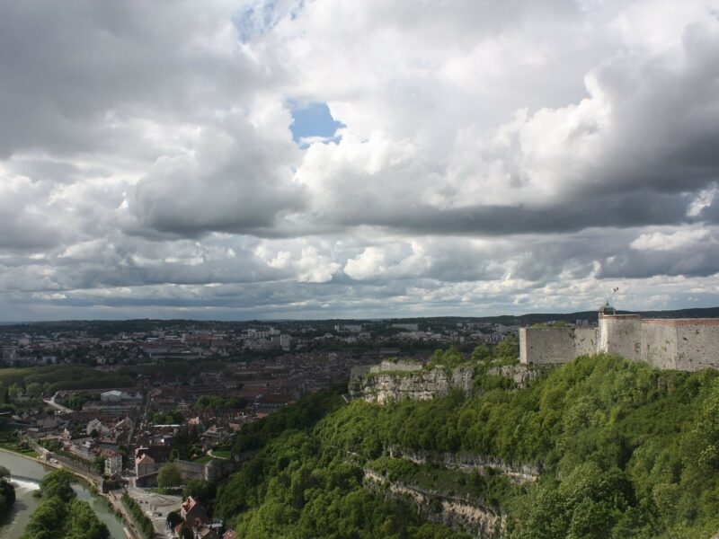 Panorama de Besançon, la Citadelle et la boucle du Doubs